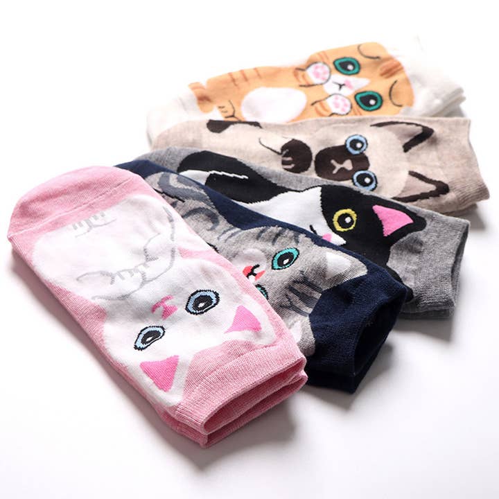 ACCITY - Wholesale Socks - Women's - CUTE CAT PATTERN ANKLE SOCKS_CWMS0210