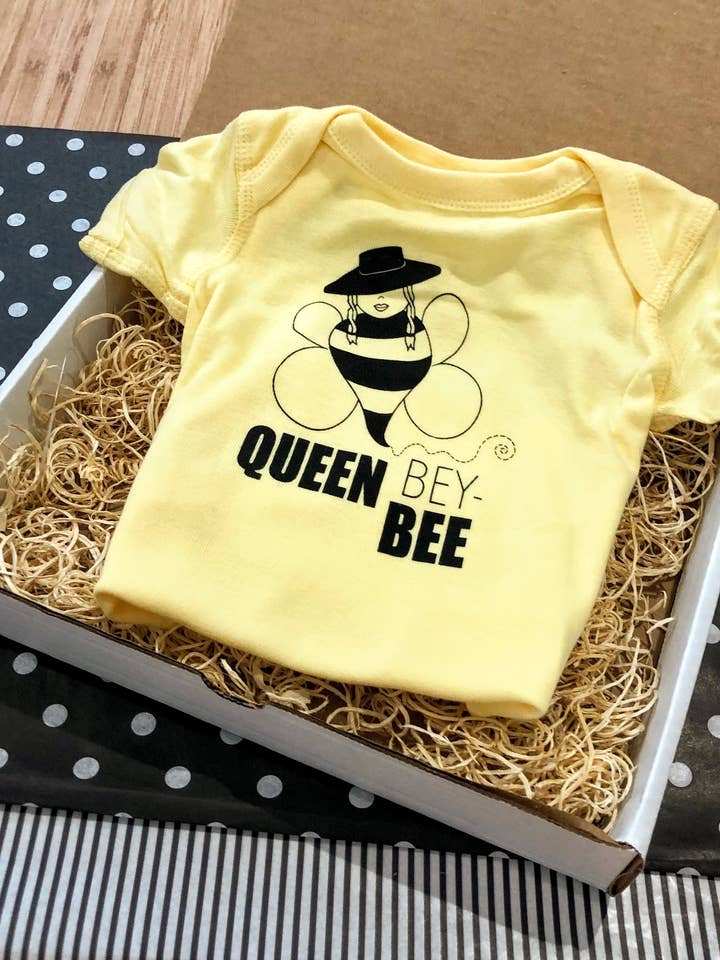 Onesie Queen Bey - *super solde* pour la vente par Wild Card Creations