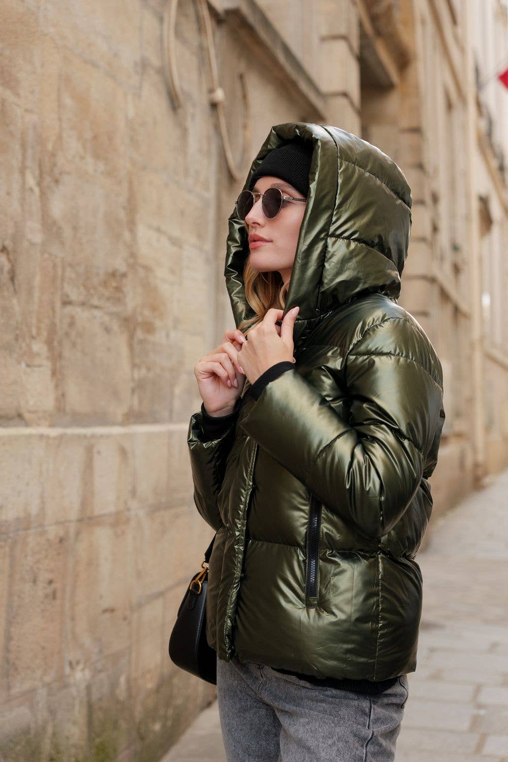 Attrait Paris - Vente Doudoune – femme - Doudoune courte matelassée à capuche bord cotes métallisée24