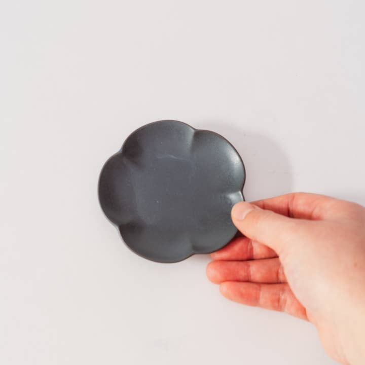 LAKOLE - Wholesale Dish - Mino Ware Mini Dish Ume Blossom Black1