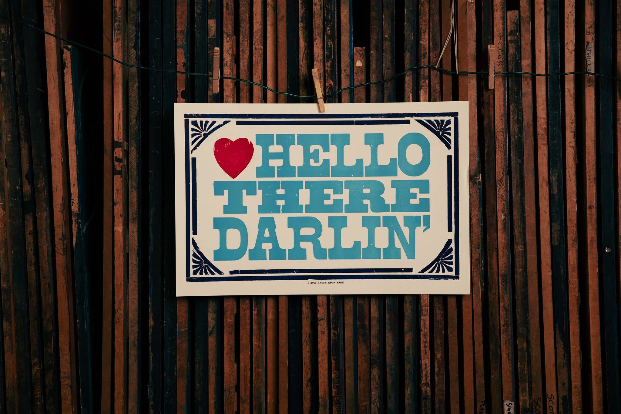 Hatch Show Print - Vendita all'ingrosso Poster - Poster Hello There Darlin'1