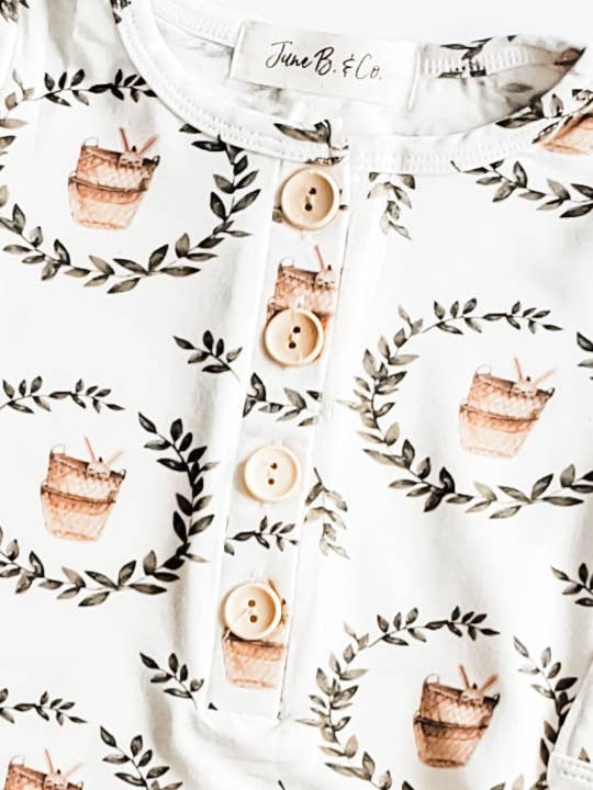 Robes de la collection de jeux biologiques pour la vente par June B. & Co.