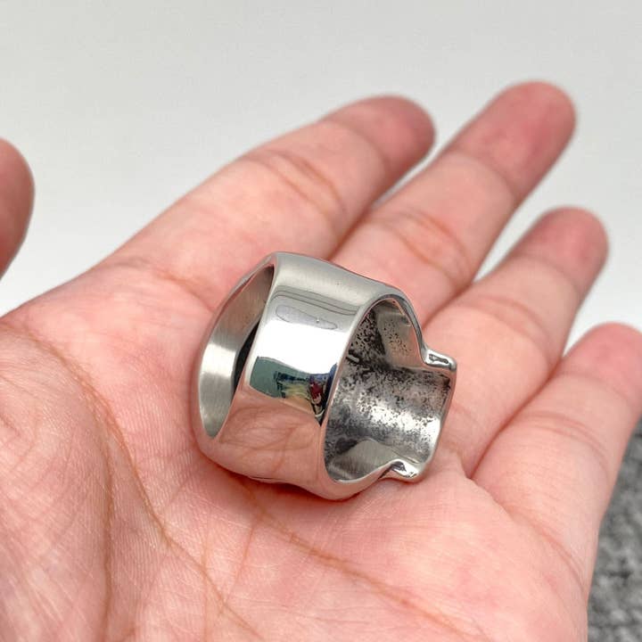 Mio Queena – wholesale Signet ring – Biker Jewelry Stainless Steel Skull Ring - MJ/MR