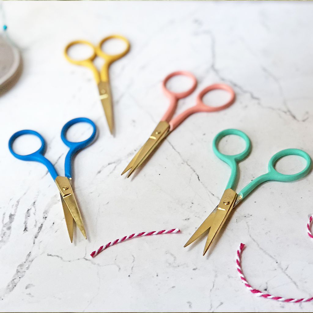 Chasing Threads - Wholesale Embroidery/Cross Stitch Supplies - Coloured Embroidery Scissors11