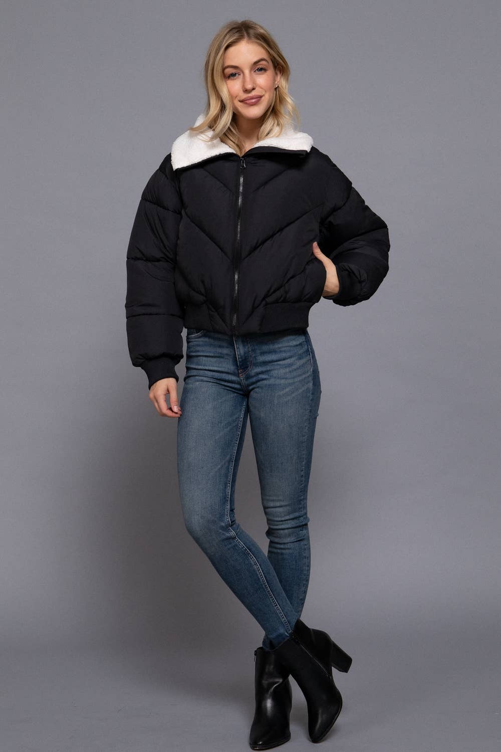 Active Basic | Active USA – Engroshandel Puffer jacket - Dame – Langærmet pufferjakke med sherpa-krave4