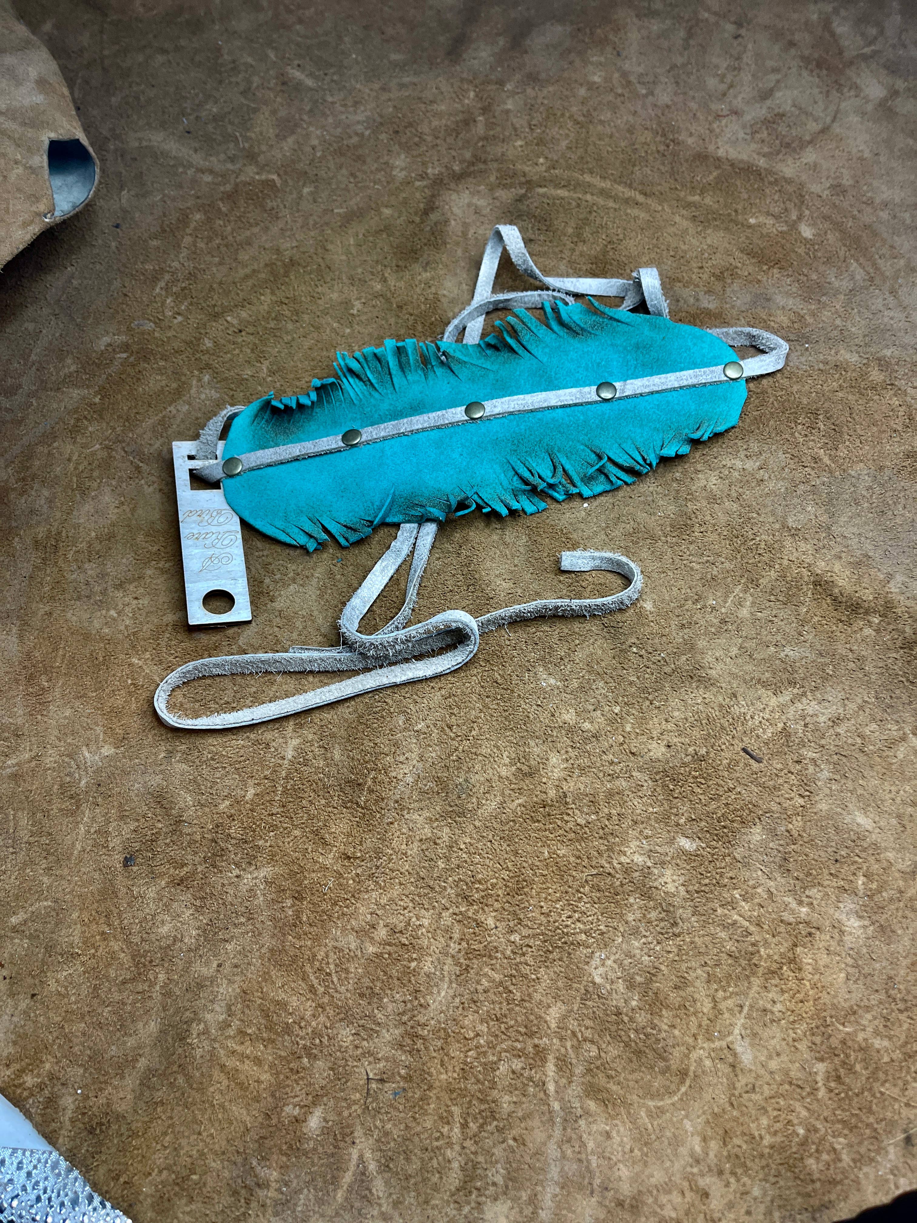 A Rare Bird Shop - Vente Accessoire pour chapeau – femme - Bandeau en plumes turquoise découpé à la main1