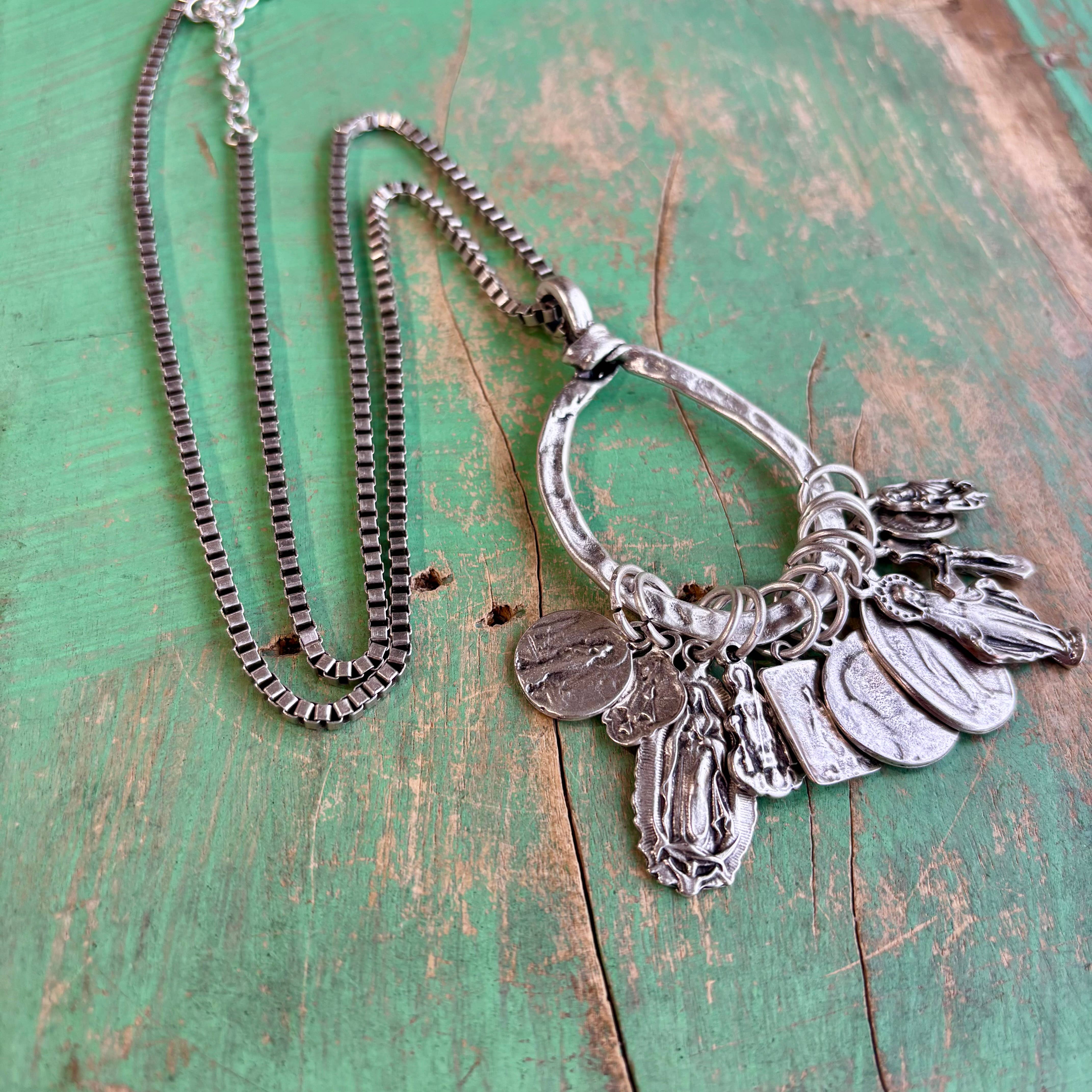 Love and Honor Jesus LLC - Wholesale Halskettinghanger - Ketting met heiligenbedels28