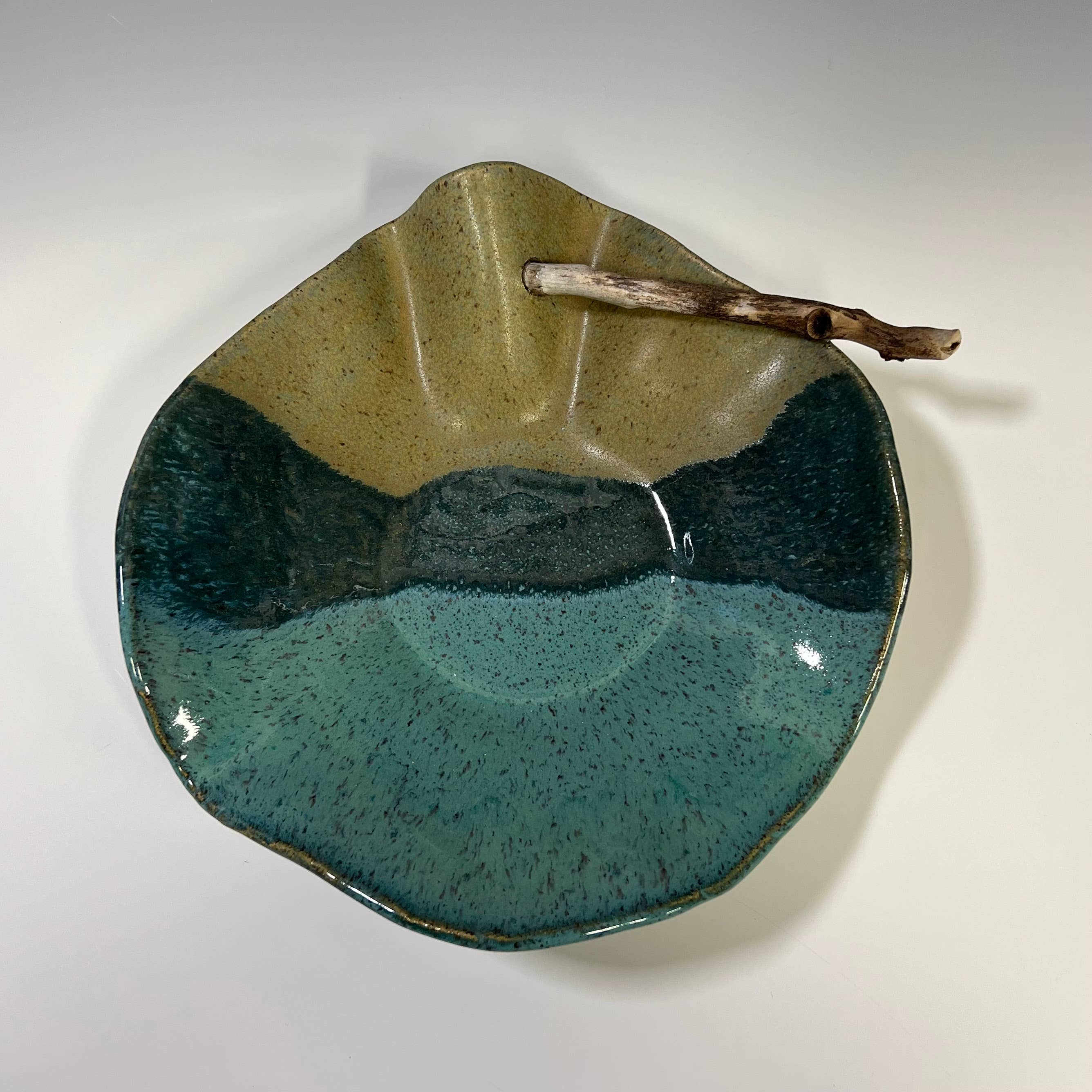 Jennifer Lee Studios - Wholesale Decorative Plate/Dish/Bowl - Medium Driftwood Ruffle Bowl0