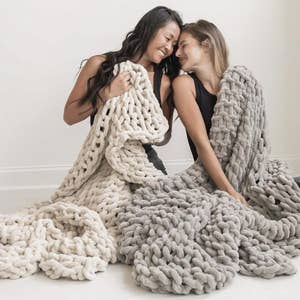 Purchase Wholesale chunky blanket yarn. Free Returns & Net 60 Terms on Faire