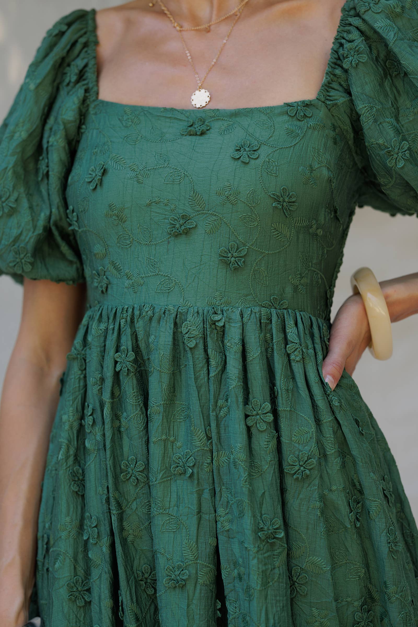 Endless Blu – wholesale Dress – Women's – YD5018 Embroidered Puff-Sleeve Midi Dress3