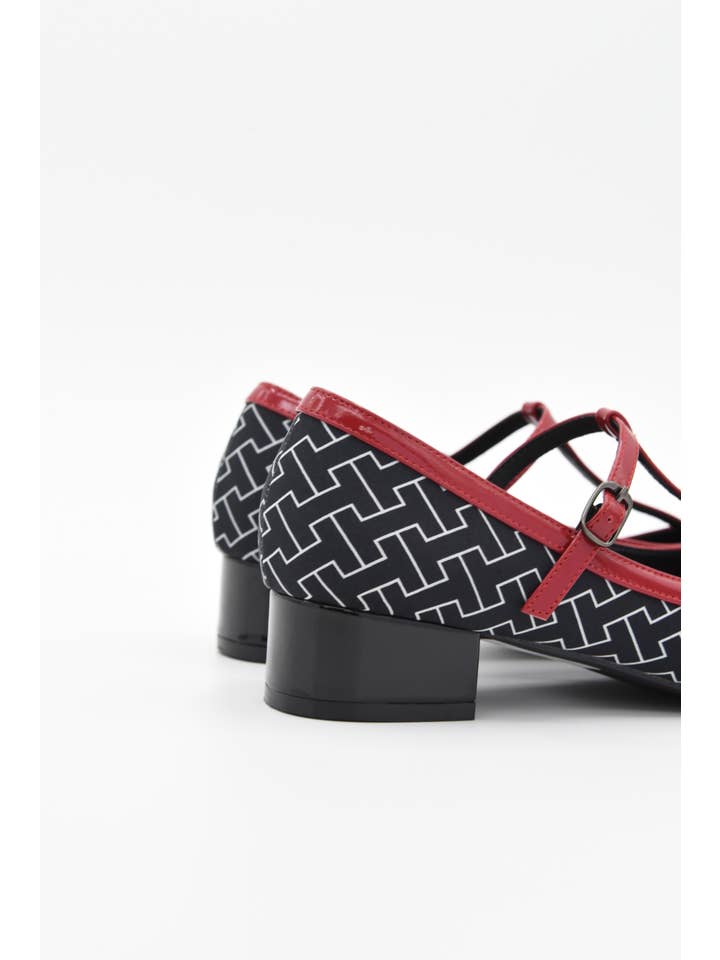 Azarey - Wholesale Flats - Women's - Patterned Mary Jane shoe with pointed toe 597K0425