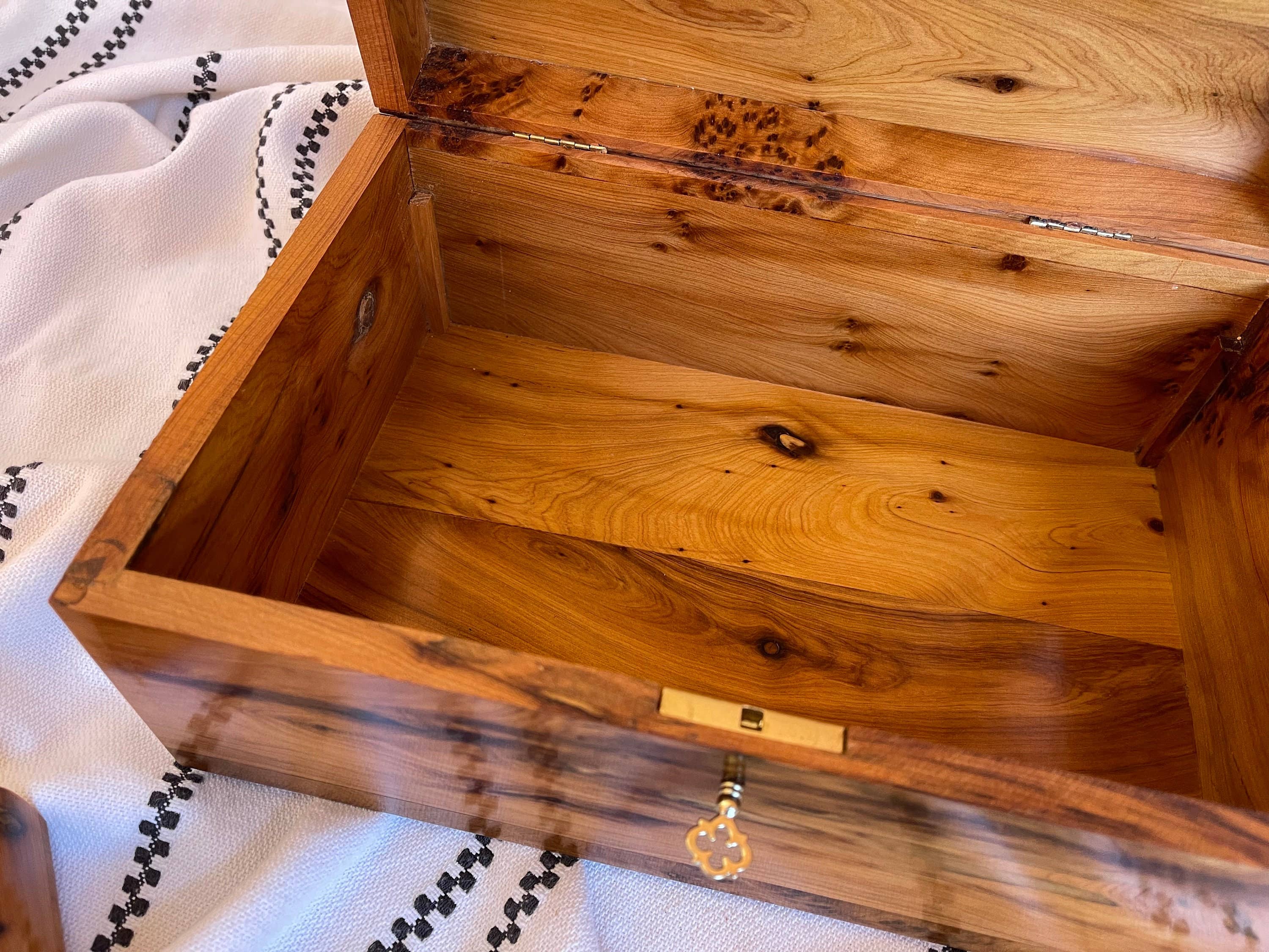 Yemma Goods – Organizador/caixa de joias por atacado – Caixa de jóias marroquina em madeira Thuya artesanal com incrustações de pérolas6
