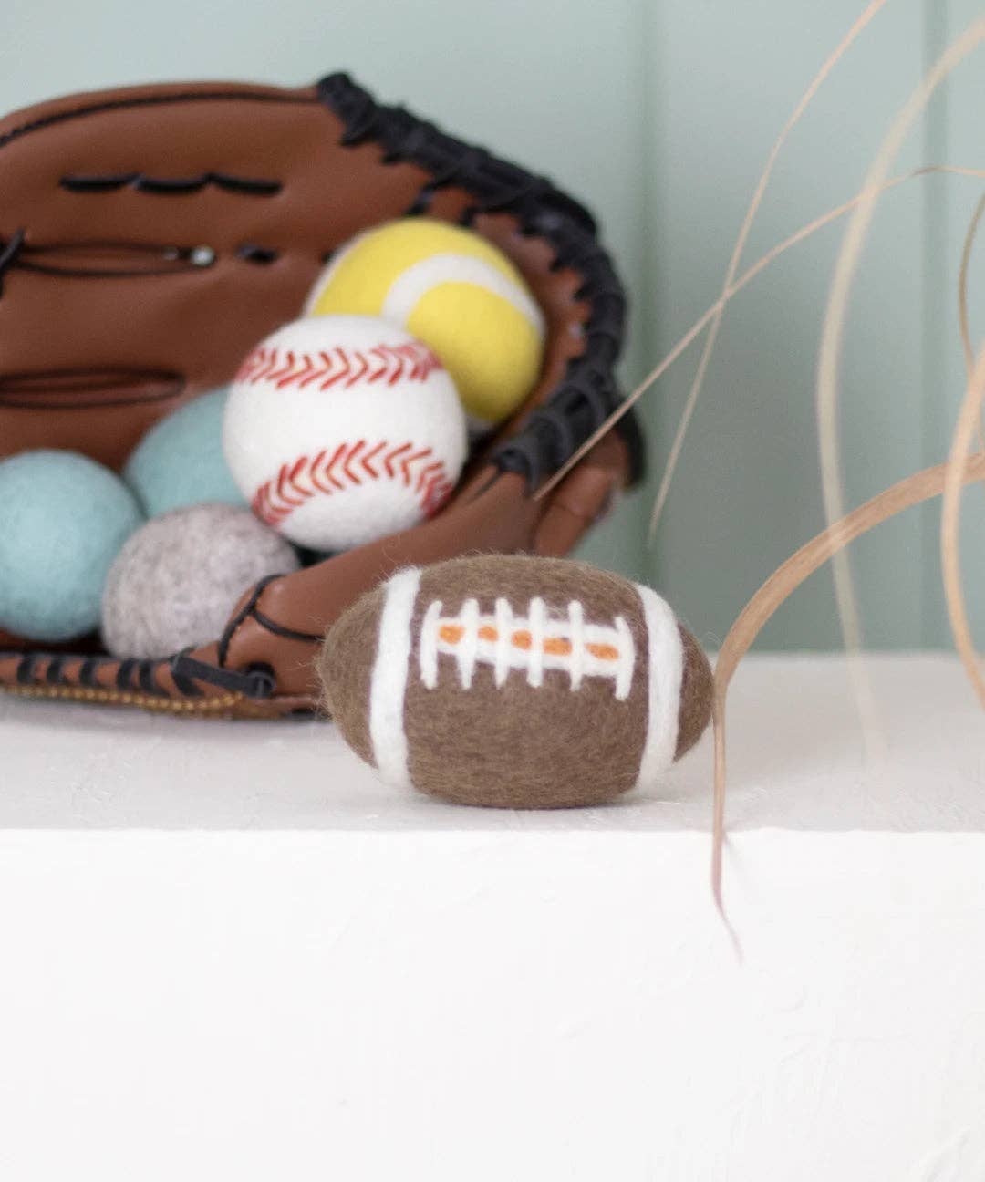 BUDDY. - Wholesale Pet Fetch Ball - Dog - BUDDY. Dog toy made of sheep wool "Football"1