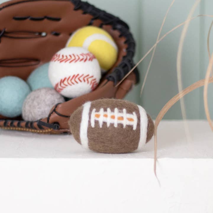 BUDDY. - Wholesale Pet Fetch Ball - Dog - BUDDY. Dog toy made of sheep wool "Football"1