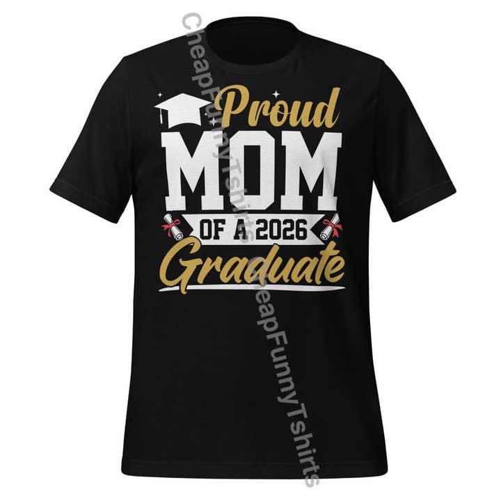 Nueva mamá orgullosa de un graduado de 2026 camiseta unisex para venta al por mayor de Black and Gifted LLC