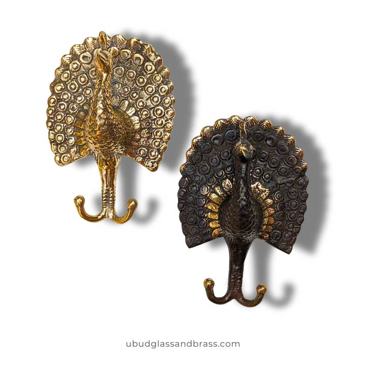 Messing Pauw Dubbele Muurhaak – Cottagecore Boho Sieraden- & Handdoekhanger voor wholesale door Ubud Glass