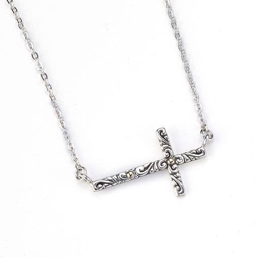 Collier barre SS/18k avec croix sur chaîne de 45,7 cm pour la vente par Eli Pebble