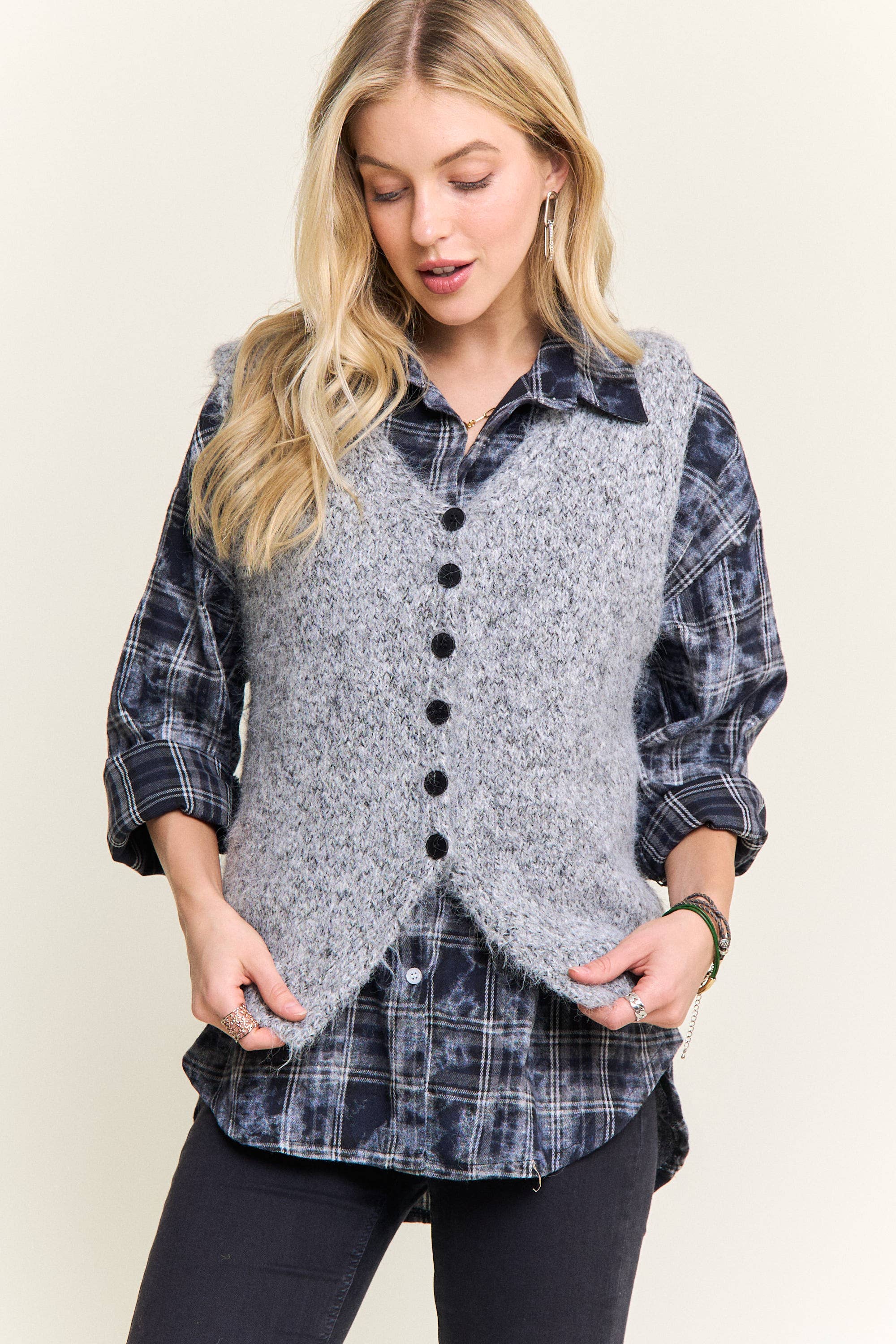 ADORA LA - Wholesale Outerwear Vest - Women's - CESW4158-BUTTON-UP FUZZY KNIT SWEATER VEST1