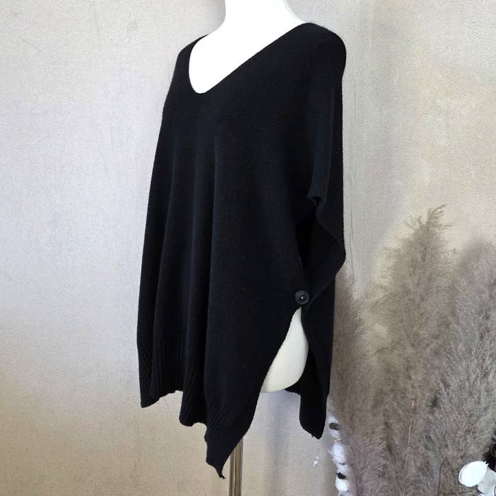 Warmer Polyamidemix-Oberteil mit Perlmuttknöpfen an der Seite für den Großhandel von Tempest Designs