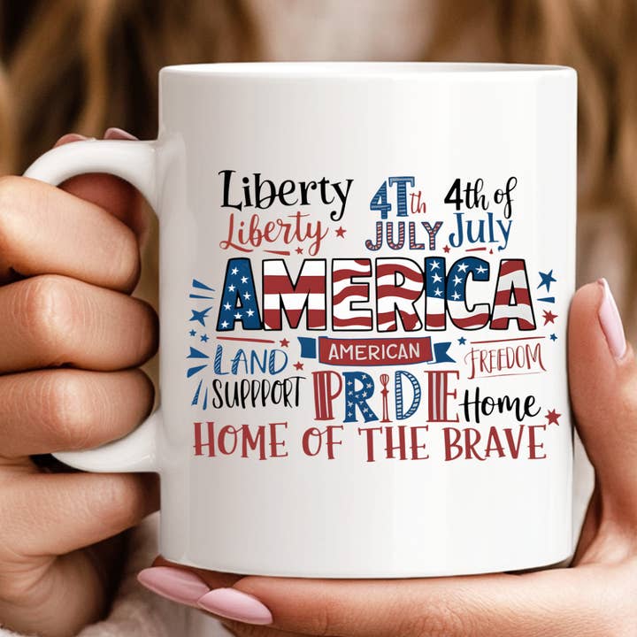Amerika Hjem For De Modige 4. Juli Krus for engroshandel hos Hello Gorgeous Mugs