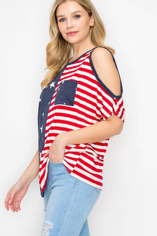 FLÅDE 10735SL524 - UDSKÆRING PÅ ÆRMESTJERNE OG STRIBET TOP for engroshandel på Faire6