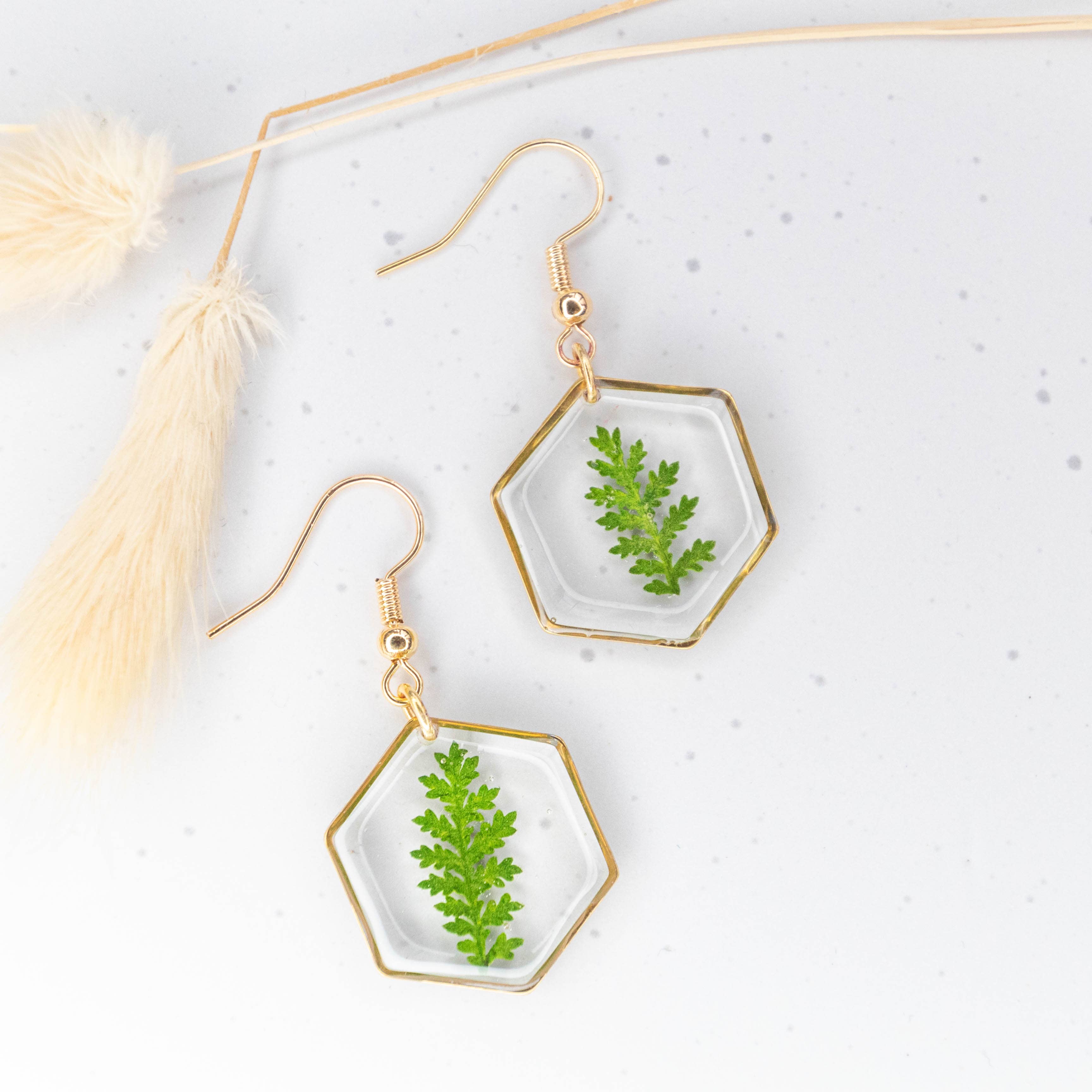 Allie and Posie – wholesale Dangle earrings – Mia hexagon dangle earrings with real dried fern in resin9