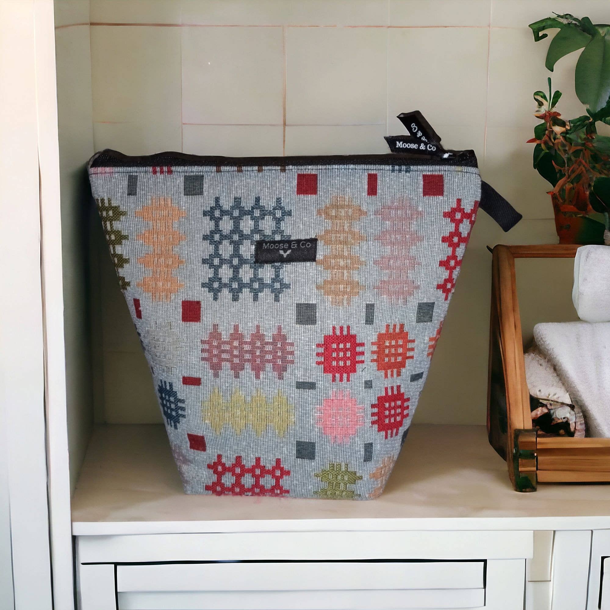 Moose & Co - Wholesale Toiletry Bag - Women's - Welsh tapestry blanket design wash bags / make up bags5