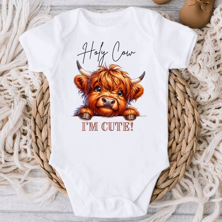 AvaryMaeInspirations - Vendita all'ingrosso Tutina (senza piedini) - Neonati - Tutina da bambino Holy Cow I'm Cute, Highland Heifer 0