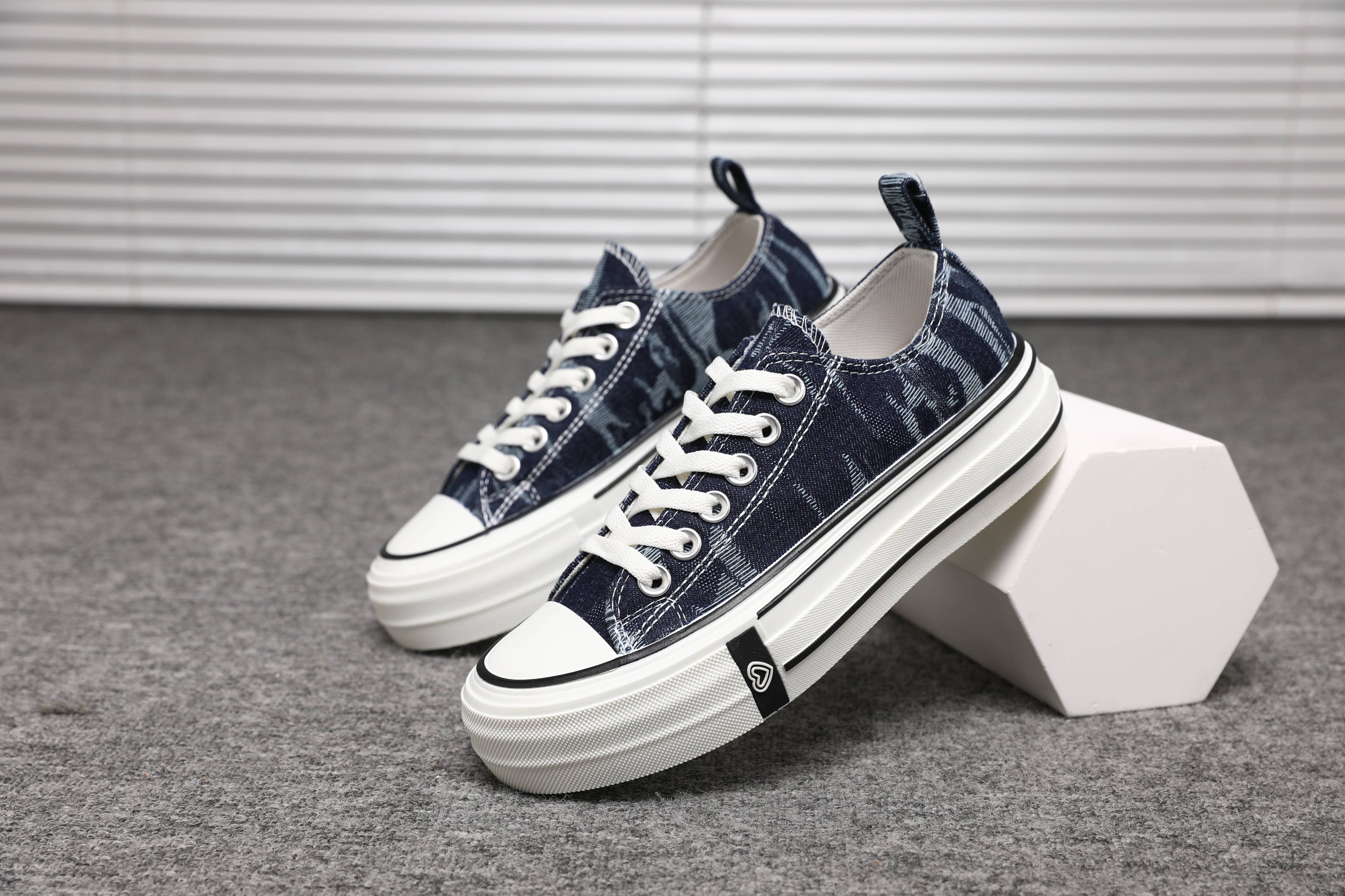 Top Staka - Wholesale Sneakers - Dames - Top Staka damessneakers van canvas met chunky plateauhak6