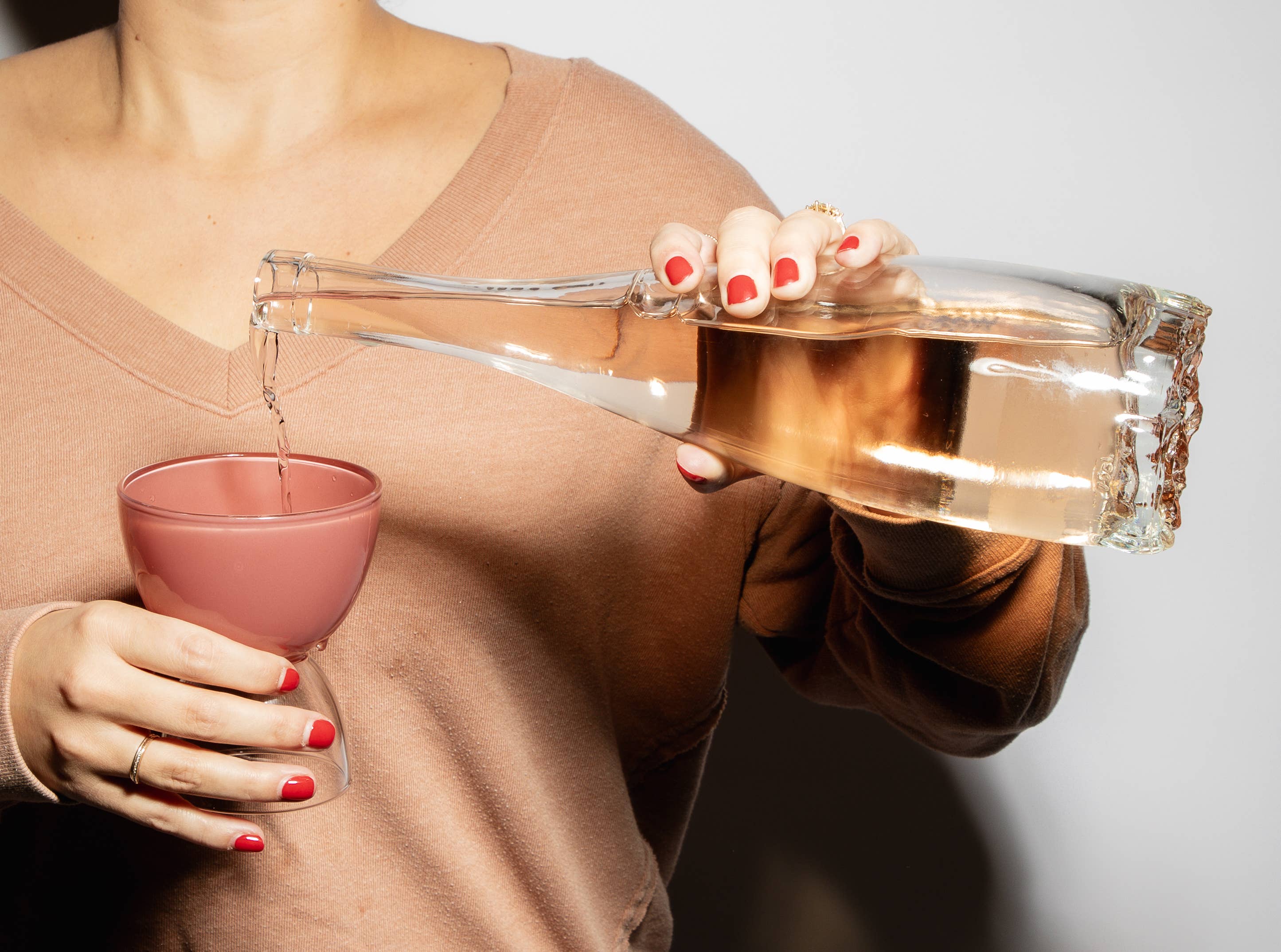 Vella & Co. by Vellabox – wholesale Jar/filled candle – Rosé – 6oz Wine-Inspired Soy Candle in Reusable Glass3