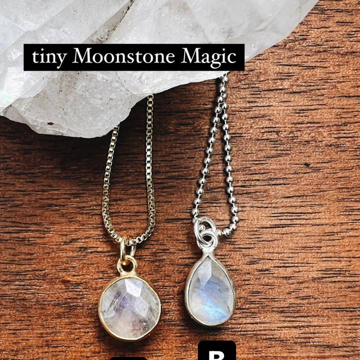 Colar com pingente em prata esterlina Dainty Healing Moonstone por atacado de Farmhouse Moon