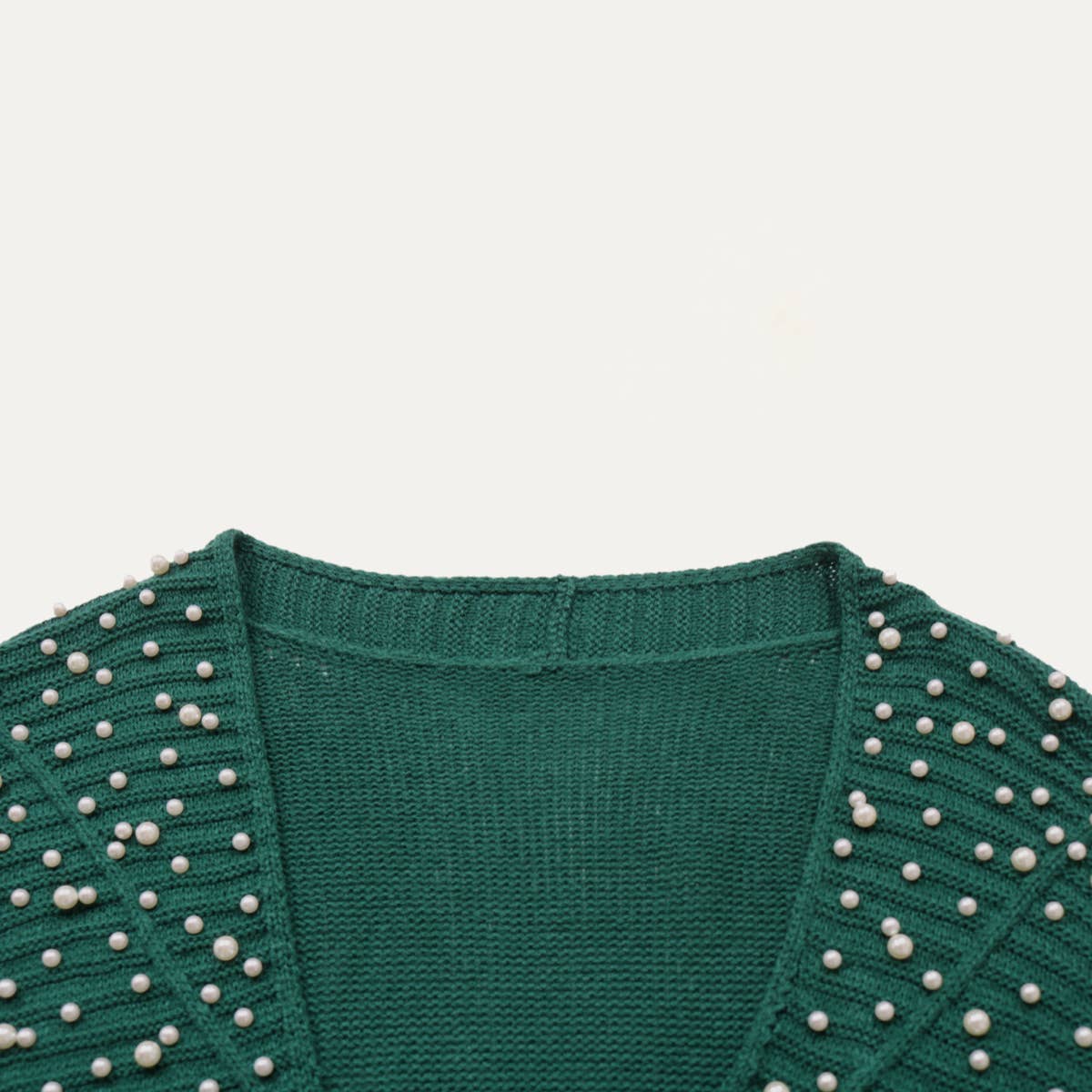 Verde cazador suéter de punto trenzado con detalles de perlas verdes navideñas de venta al por mayor en Faire2