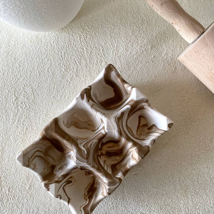 Mar(és)ine - Wholesale Charger - "Le charmant" eco-friendly egg holder in Jesmonite0