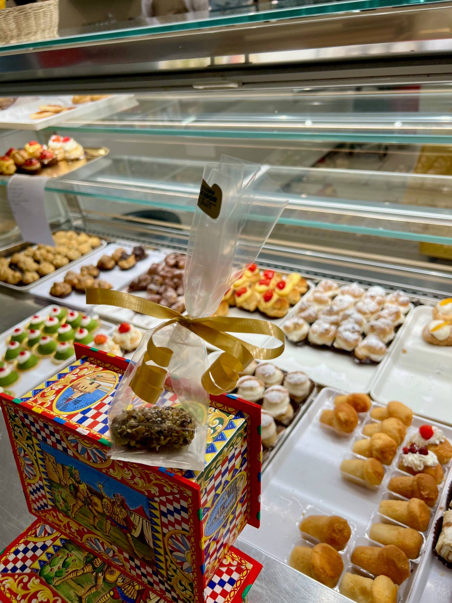 Pasticceria Mokador f.lli Sclafani - Wholesale Cookie - Almond cookies with hazelnut or pistachio topping1