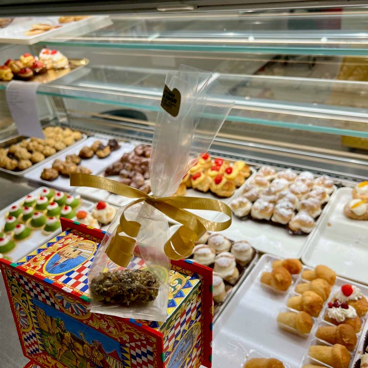 Pasticceria Mokador f.lli Sclafani - Wholesale Cookie - Almond cookies with hazelnut or pistachio topping1