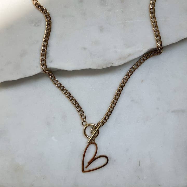 ZURI | COLLIER À PENDENTIF CŒUR EN OR AVEC FERMETURE AJUSTABLE pour la vente par Alexandra Kathlyn Accessories
