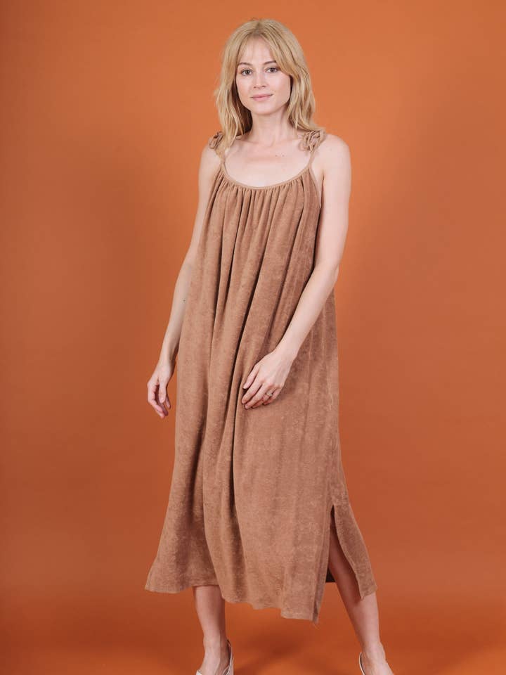 Nota bene – wholesale Klänning - Dam – Lång terryklänning med tunna axelband – 100 % bomull, Art 74129