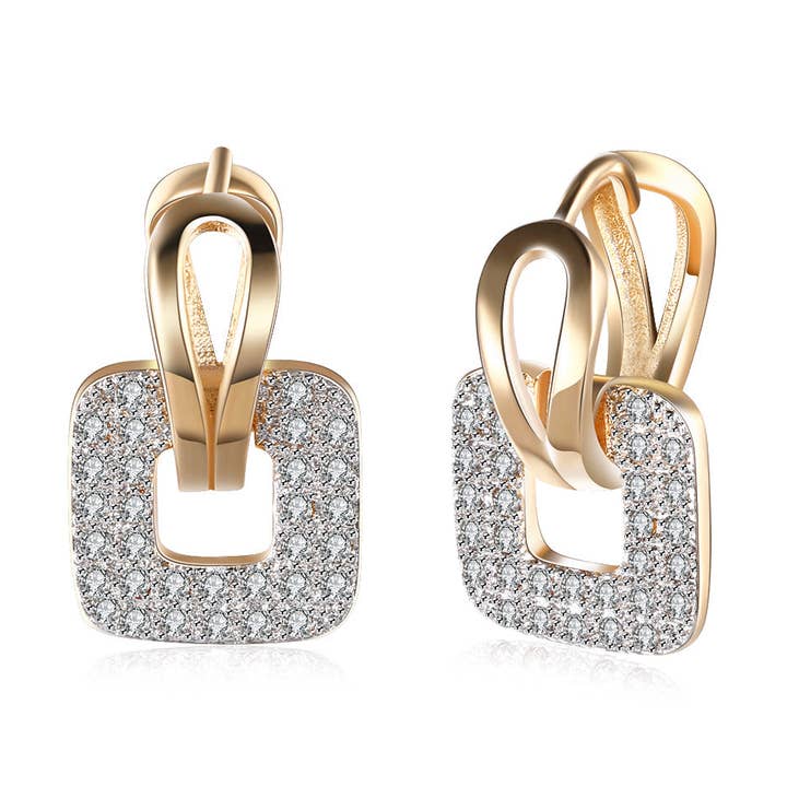 Bane Sqaure Huggie ørering i 18K forgyldt for engroshandel hos Golden NYC Jewelry