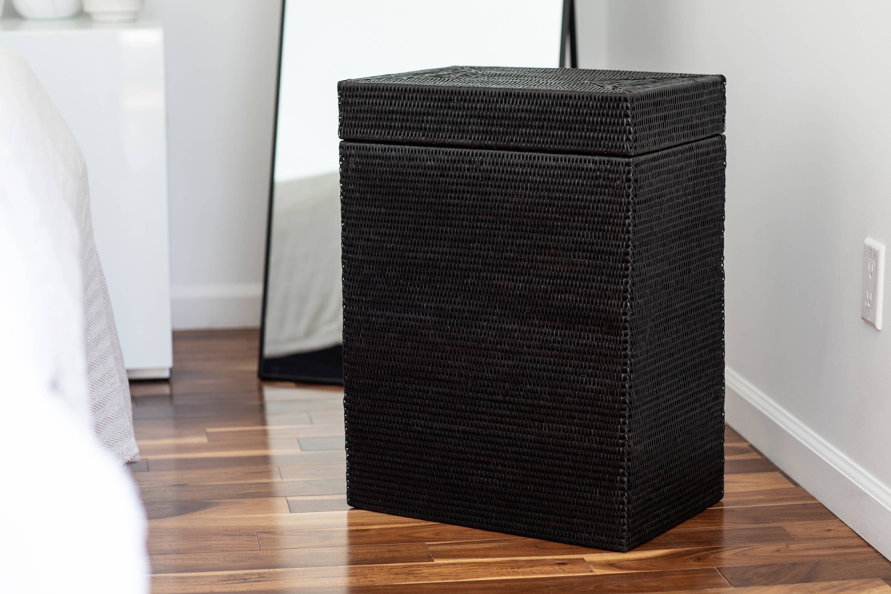 Artifacts Trading Company – wholesale Laundry hamper – Rattan Rectangular Laundry Hamper with Hinged Lid7