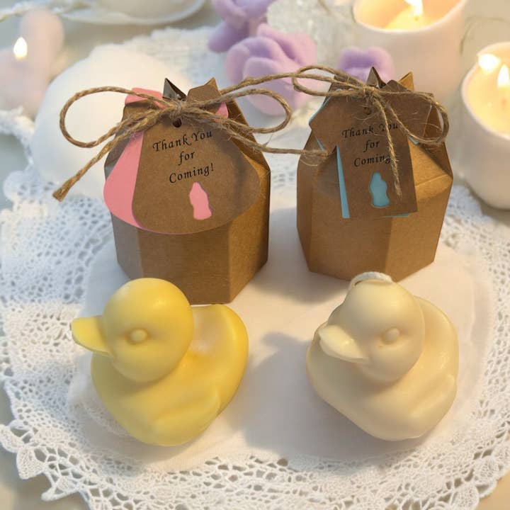 Baby Shower Gave Lys - Baby Dreng & Pige Gaver - Sojavoks for engroshandel hos Karly’s Candles