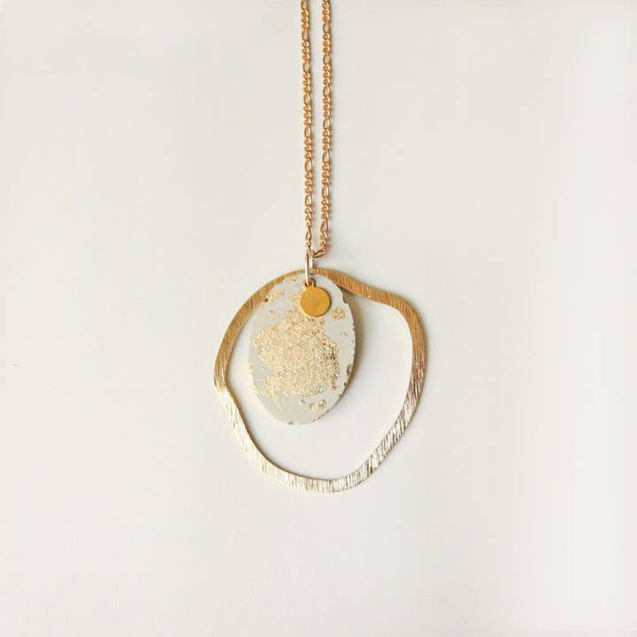Collier Dreamy Cloud en béton - Gris pour la vente par Doty Chou Objects