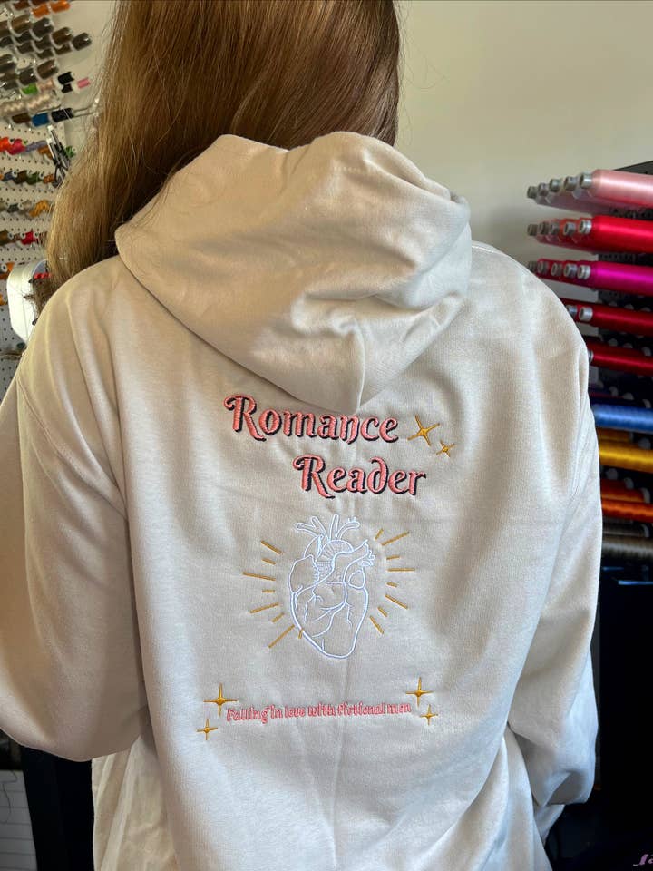 Romance Reader hættetrøje for engroshandel hos Threaded By Sabrina