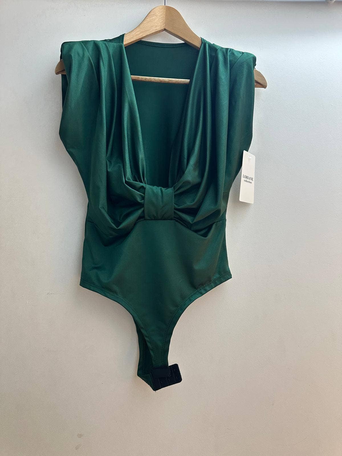 LORIANE – Großhandel Body – Damen – Uni-Body ohne Ärmel mit V-Ausschnitt, Einheitsgröße2