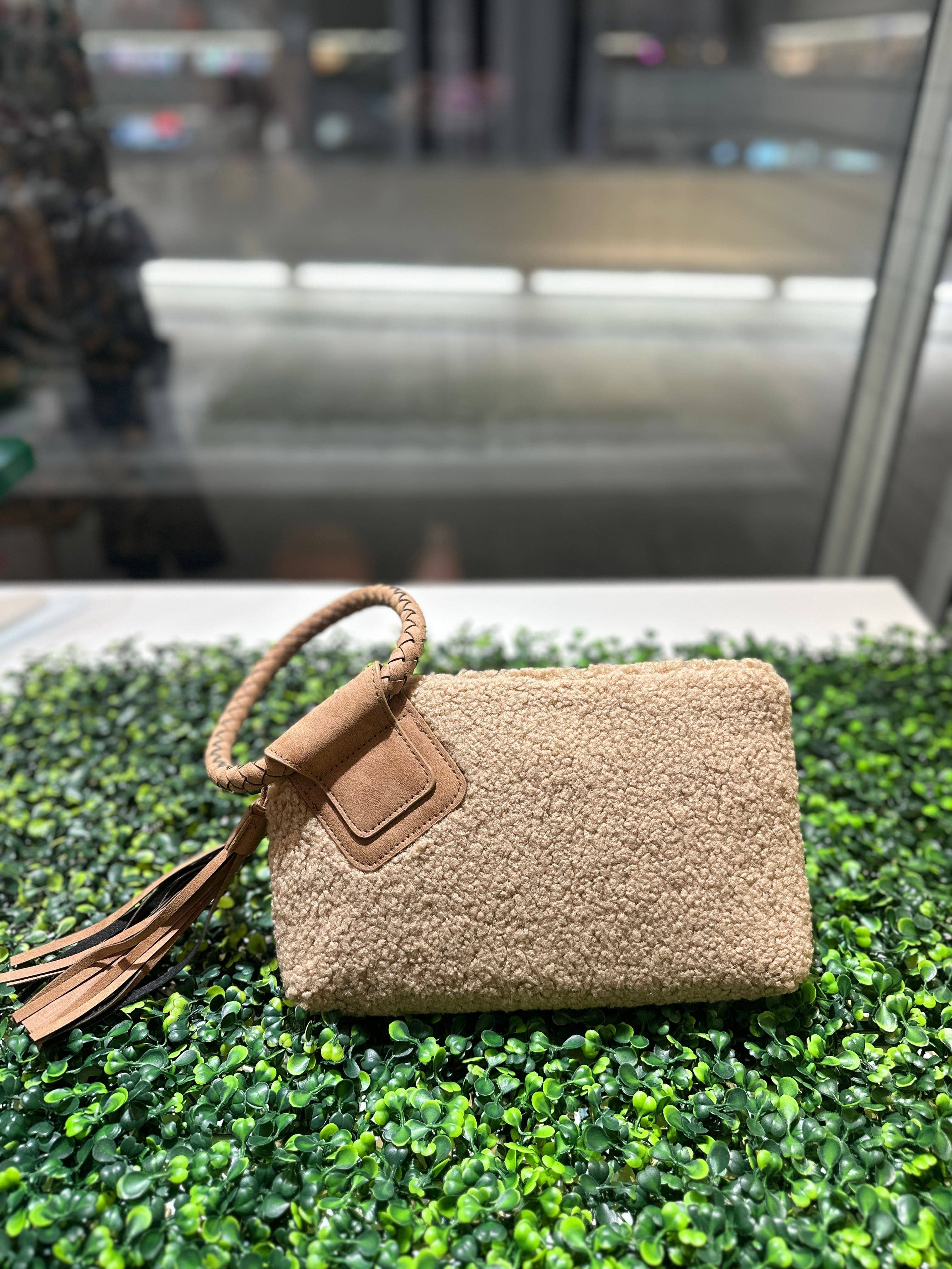 MiMi Wholesale - Wholesale Wristlet - BP204SH Sherpa Cuff Handle Tassel Wristlet/Clutch0