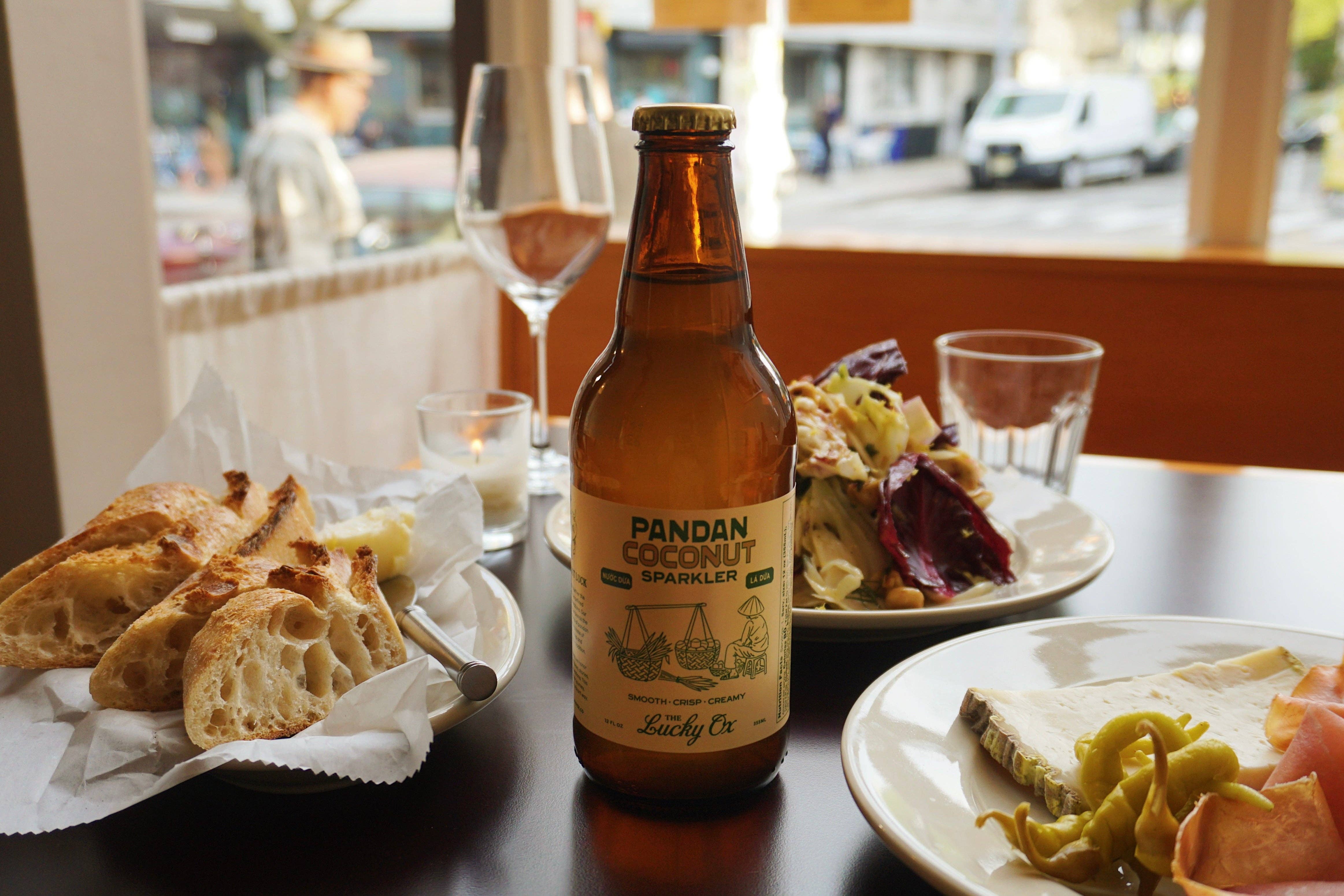 The Lucky Ox – Großhandel Soda/kohlensäurehaltiges Getränk – Pandan-Kokosnuss-Sparkler (12er-Pack)1