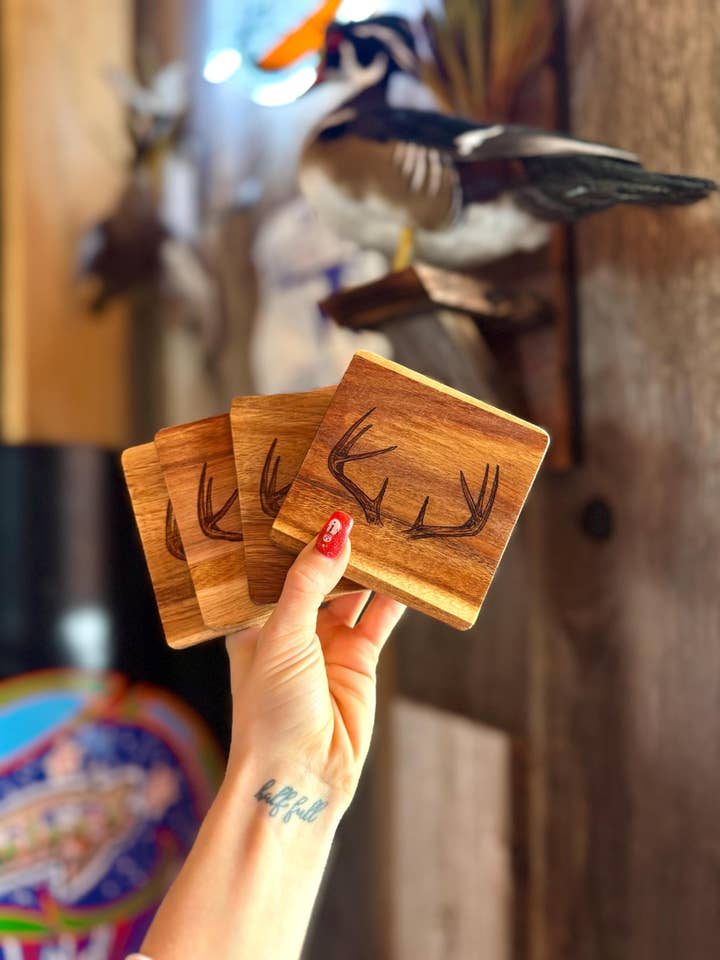 Dessous de verre en bois de cerf (ensemble de 4) pour la vente par 309 Artistry