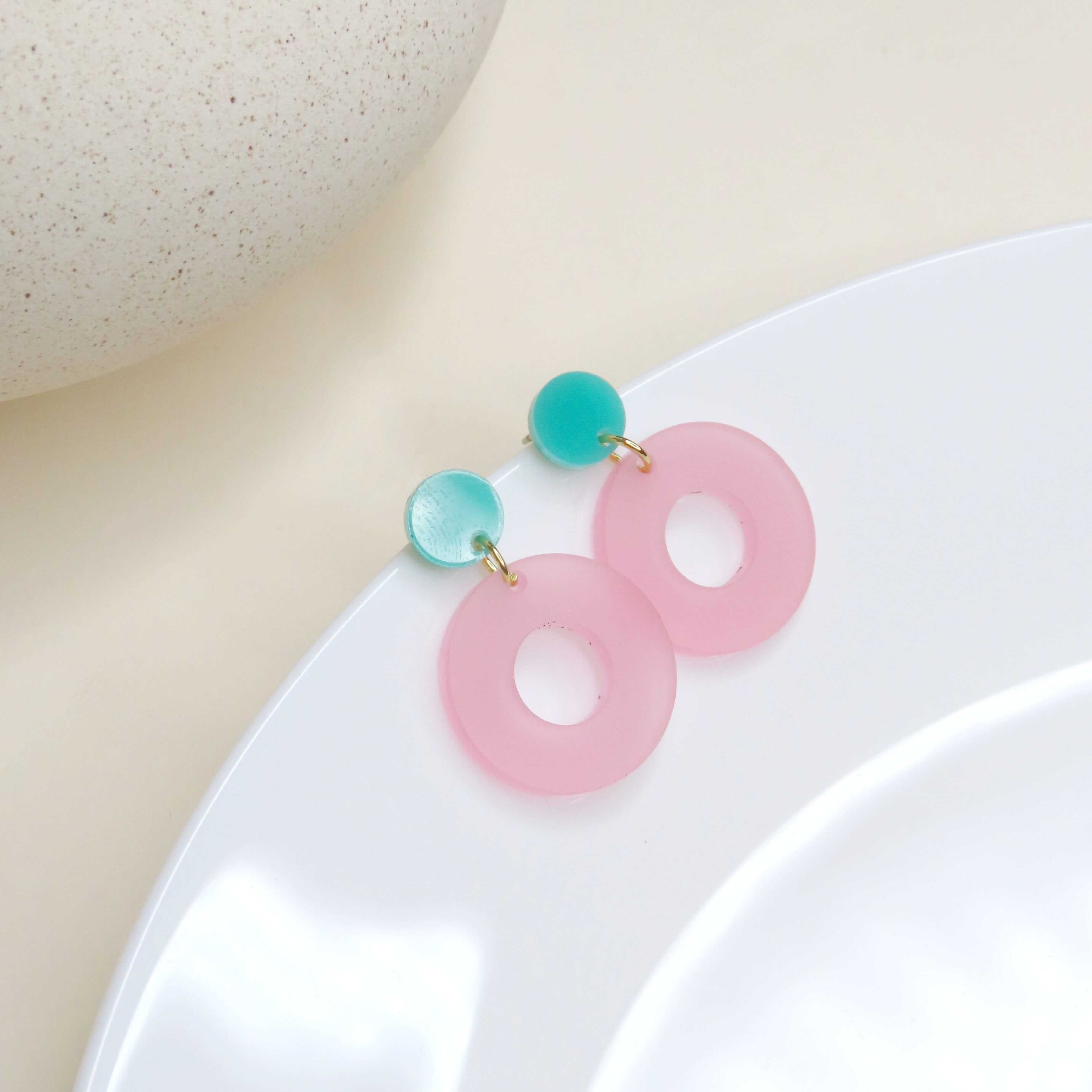 Niemalsmehrohne - Vente Boucles d'oreilles pendantes - Boucles d'oreilles Colorblock Circle en turquoise et rose glacé2