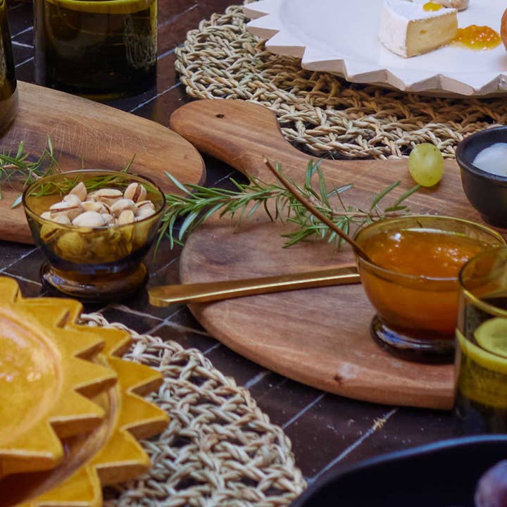 Marokkaanse geblazen glazen kom met voet en knijprand voor wholesale door Apartment F - shipping from Austin, TX. No tariffs