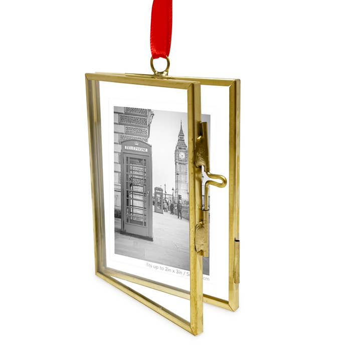 Isaac Jacobs International - Wholesale Picture Frame - Isaac Jacobs 2"x3" Vintage Brass and Glass Ornament Frame1