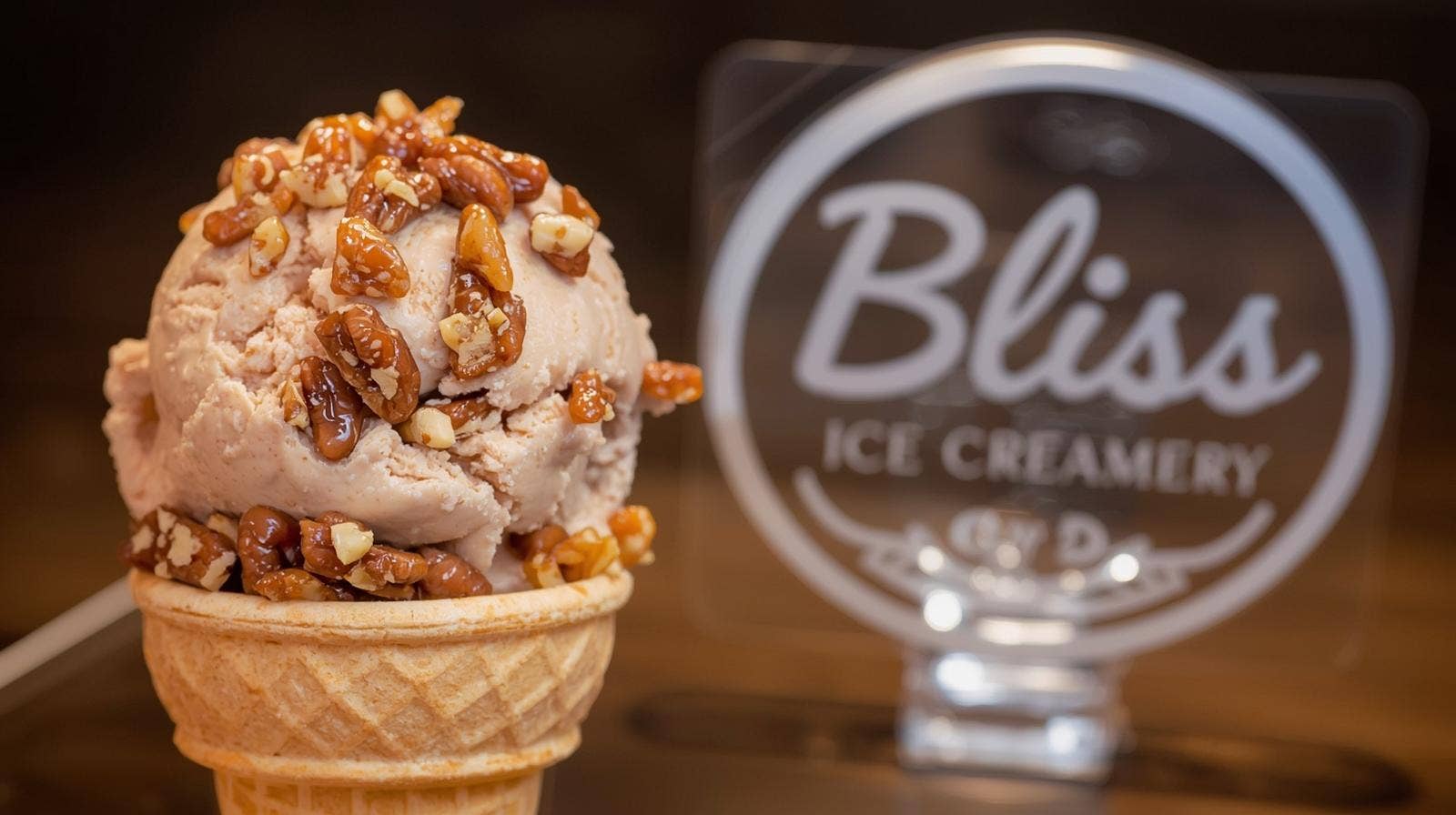 Bliss Ice Creamery – wholesale Glass/Sorbet – 🥜 Pekannöt Pralin Dröm Glasspintar